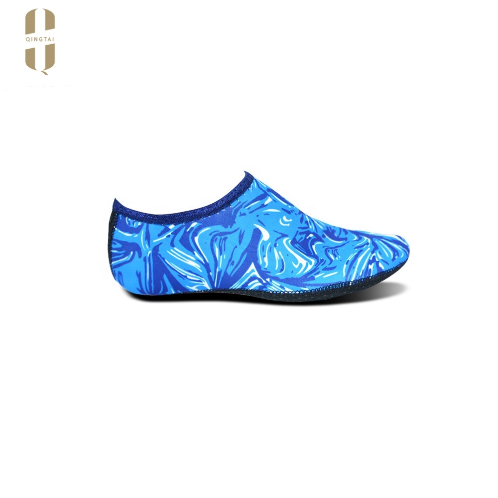 Custom women men latex colorful non slip neoprene waterproof socks