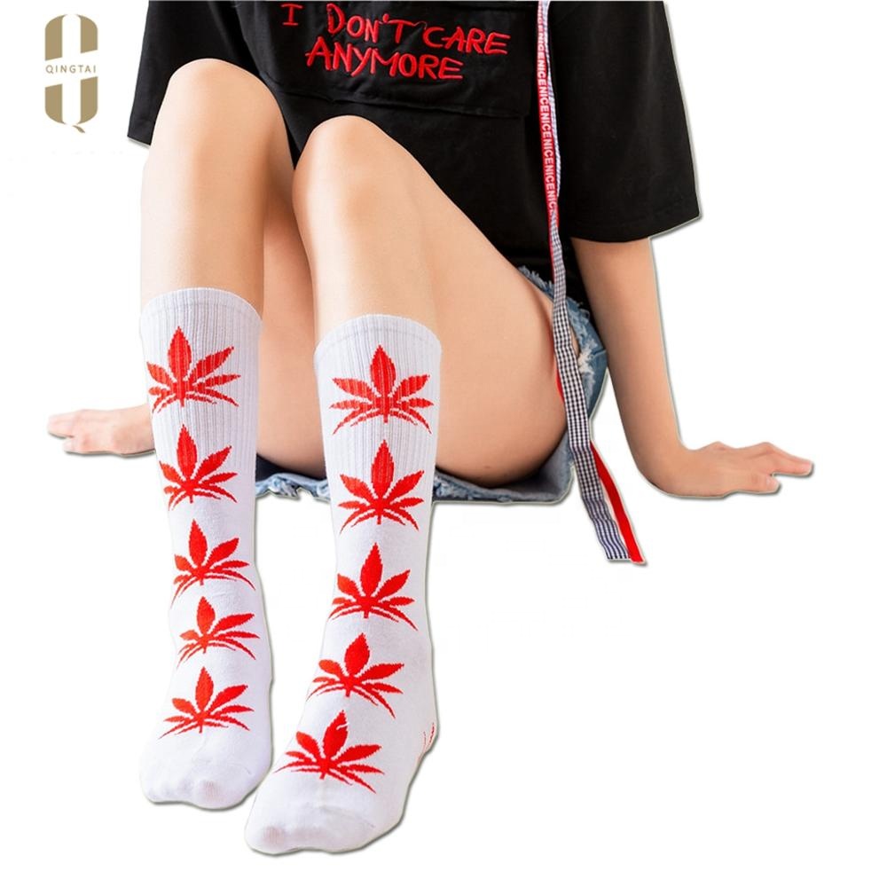 Wholesale marijuana dress crew maple weed fashion leaf men women socks