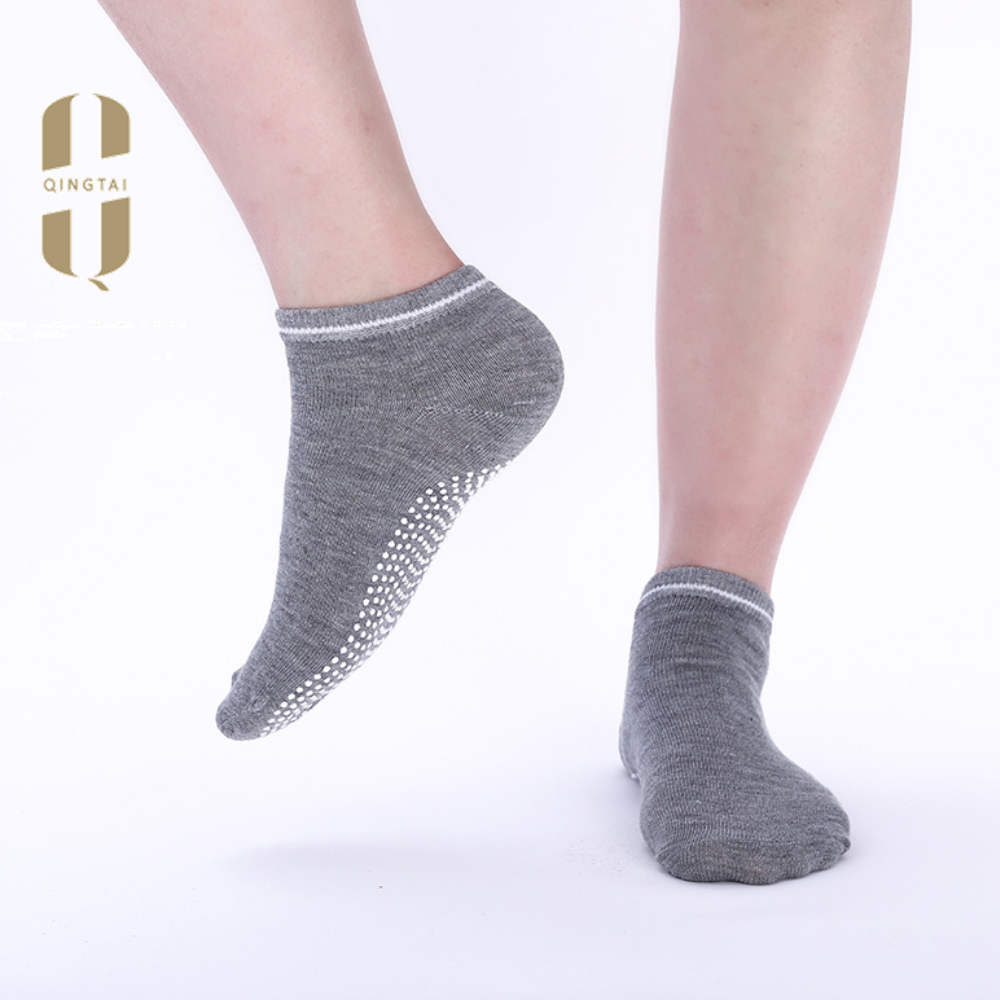 custom colorful non slip sport yoga women socks