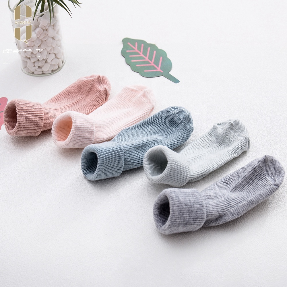Wholesale anti-bacterial child boy girl cotton baby non slip socks