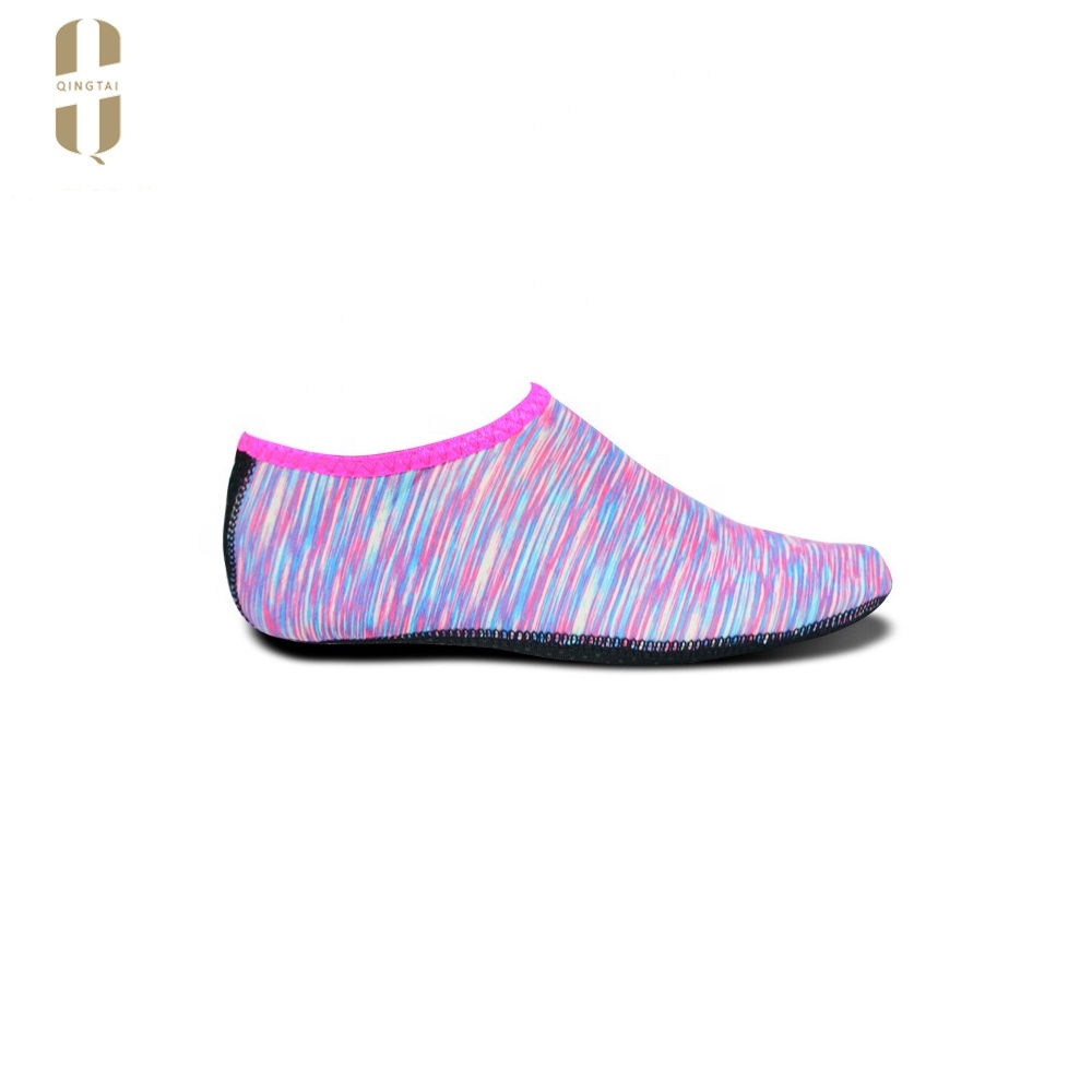 Custom women men latex colorful non slip neoprene waterproof socks