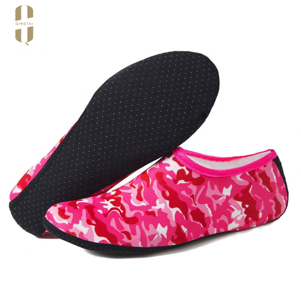 Wholesale custom print diving women men rubber sole waterproof socks