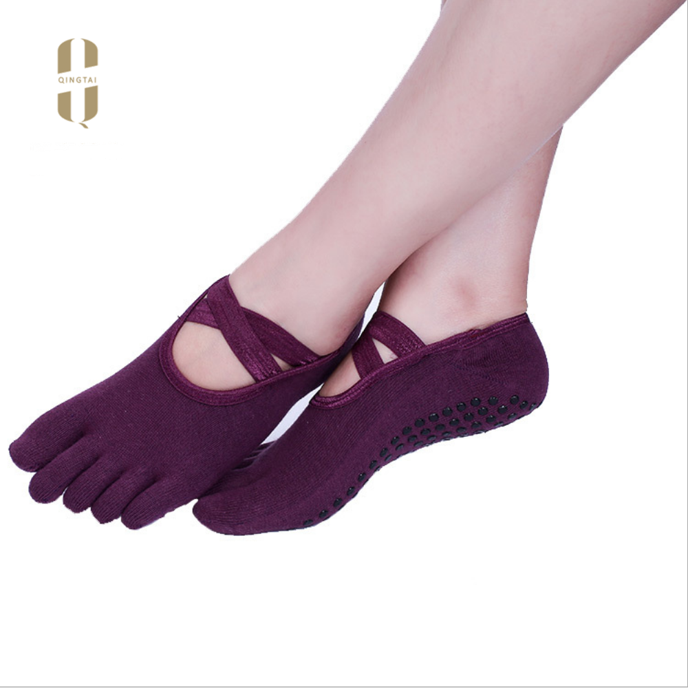 Wholesale custom dark color sport yoga women socks toe socks