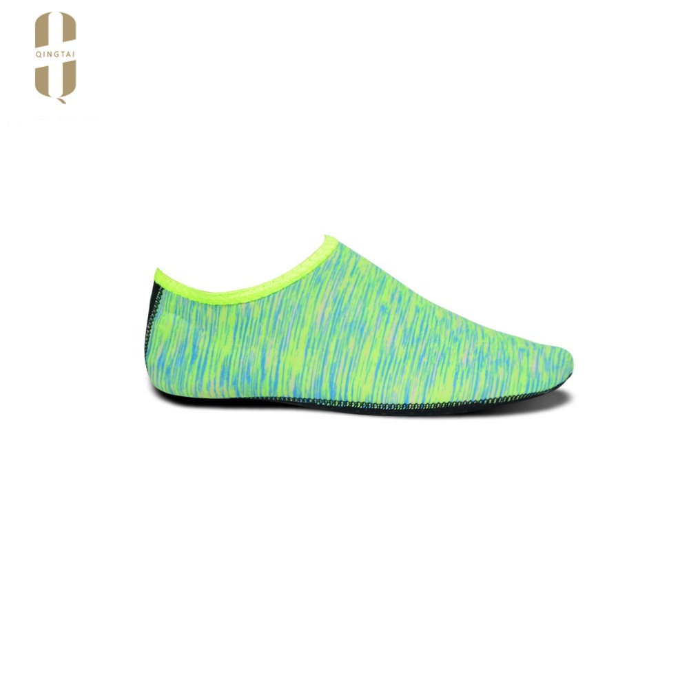 Custom women men latex colorful non slip neoprene waterproof socks
