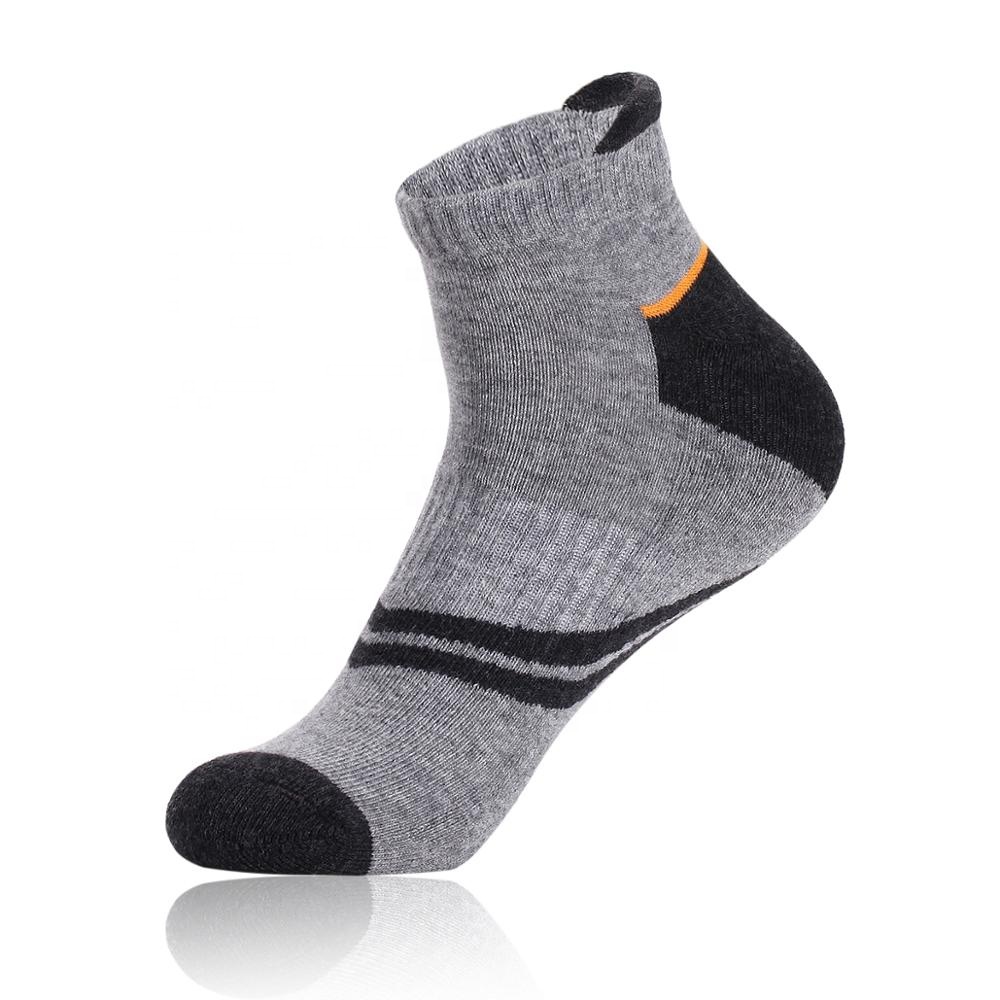 OEM Wholesale custom logo sport football athletic basketball socks