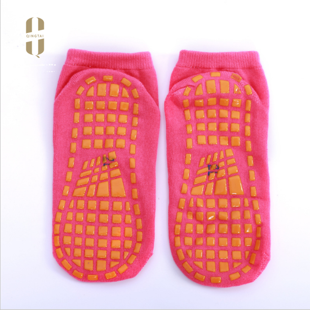 Custom Logo Grip Socks Yoga Pilates Barre Ballet Non Slip Non Skid Socks for Women Men with Grippers