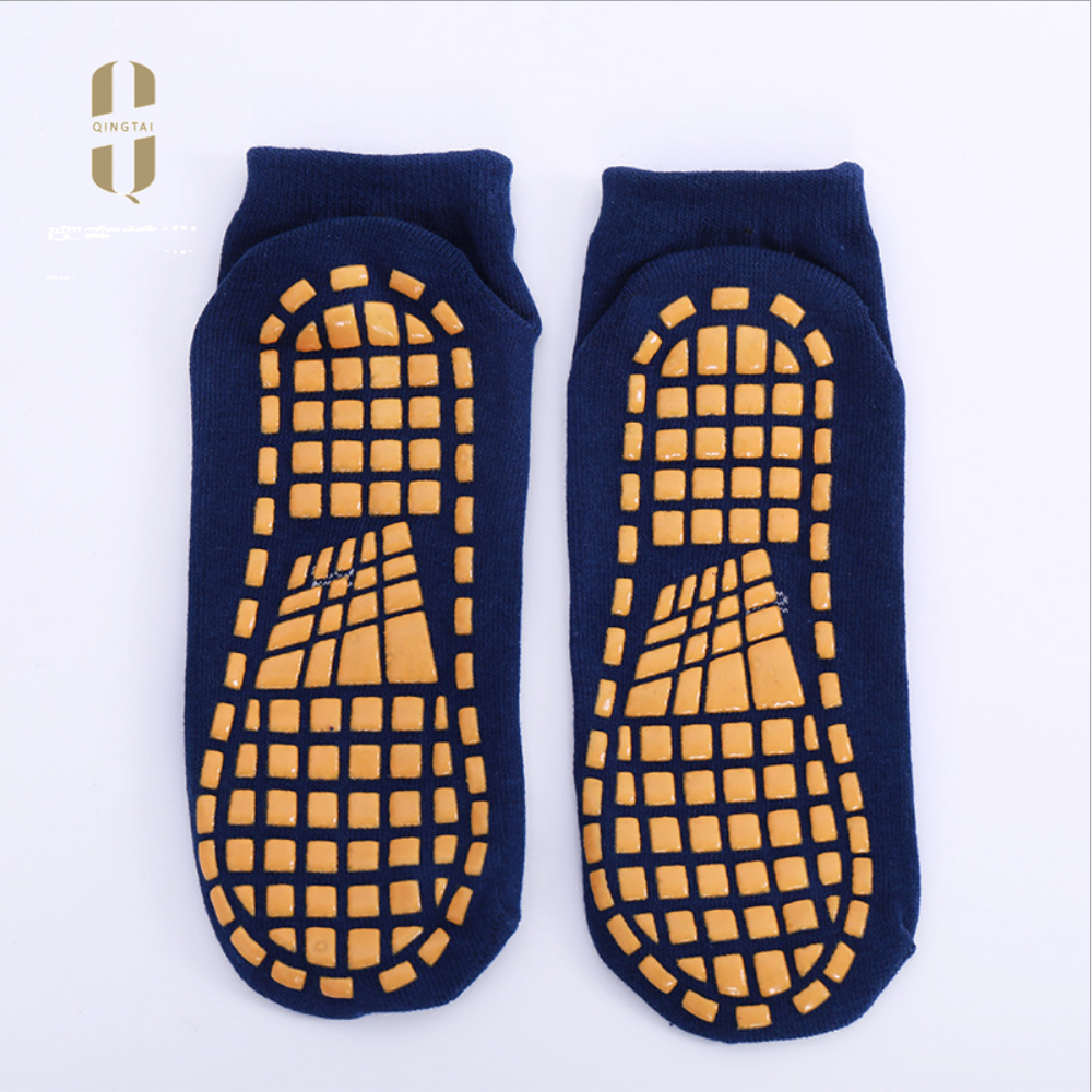 Custom Logo Grip Socks Yoga Pilates Barre Ballet Non Slip Non Skid Socks for Women Men with Grippers
