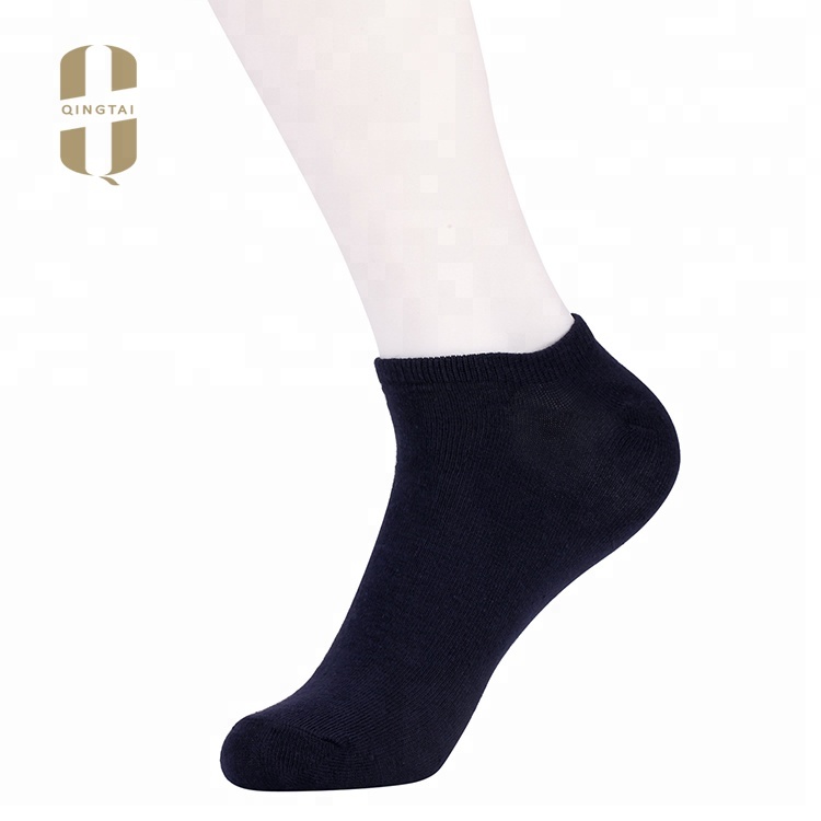 Popular Hot sale performance comfort adult ankle tube length men socks