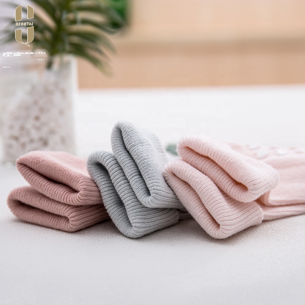 Custom rubber bottom 100% cotton children kids anti slip baby socks