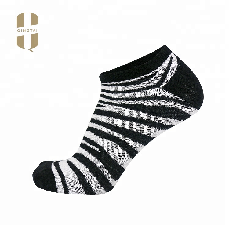 Wholesale custom fashionable Liner low cut black and white ankle men socks