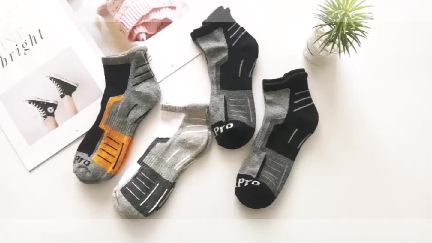 Wholesale factory cozy cartoon happy baby sock cute socks for women