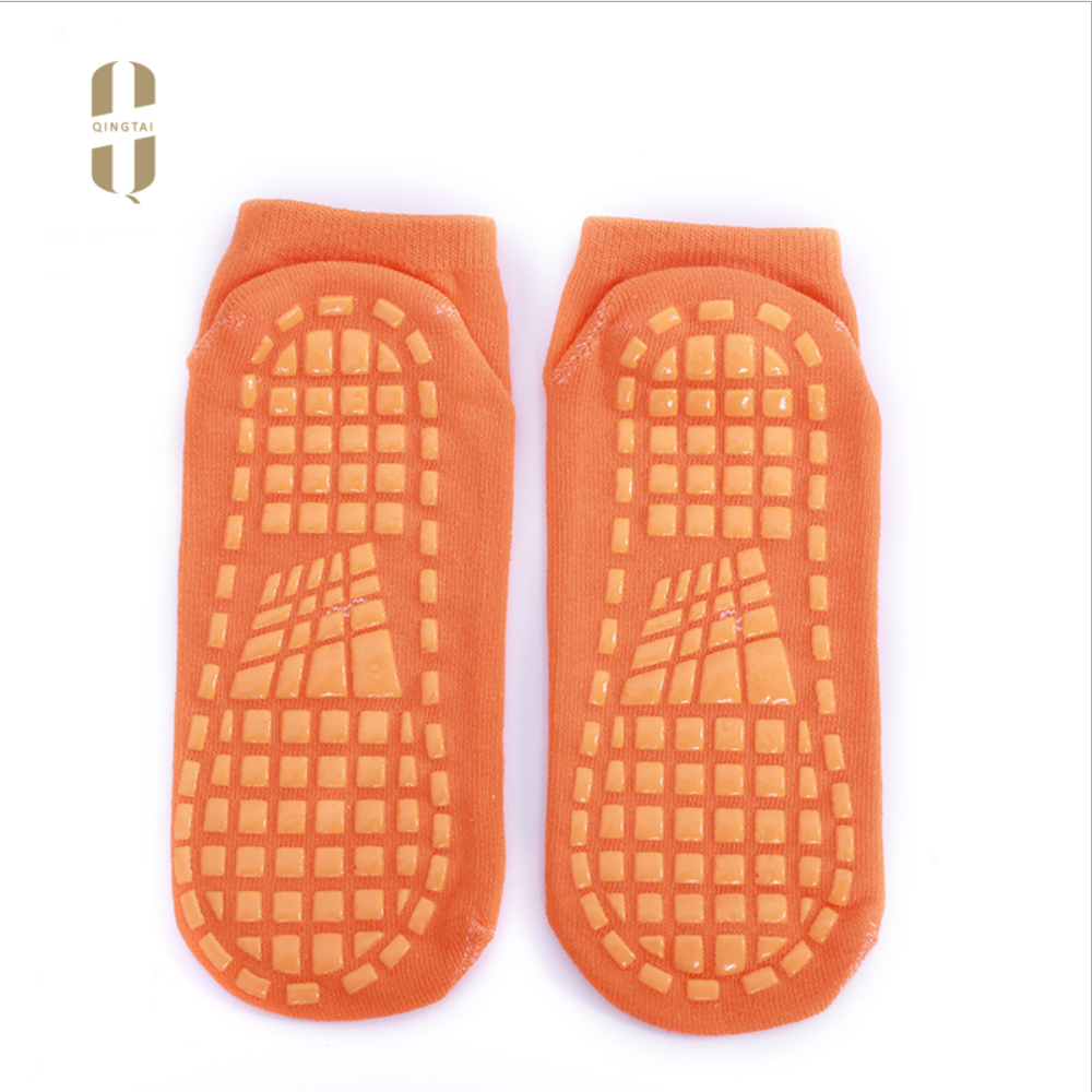 Custom Logo Grip Socks Yoga Pilates Barre Ballet Non Slip Non Skid Socks for Women Men with Grippers