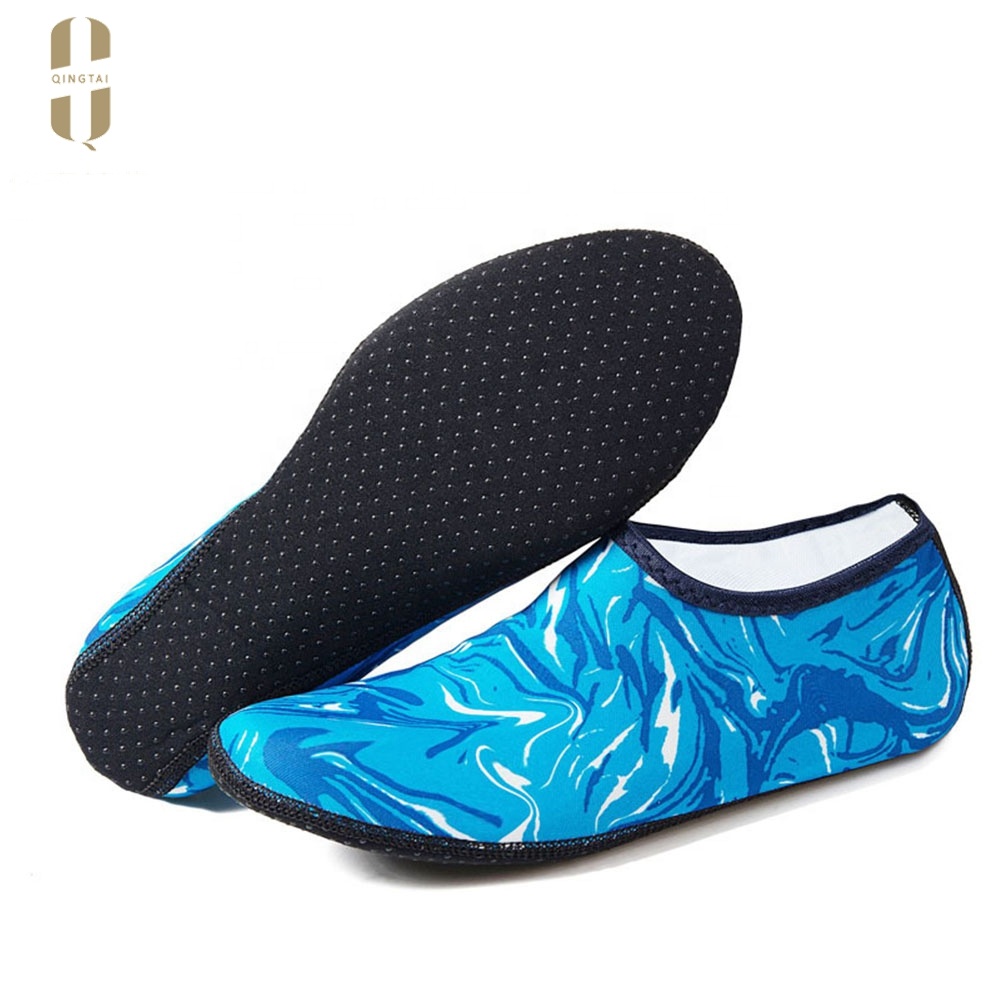 Custom women men latex colorful non slip neoprene waterproof socks