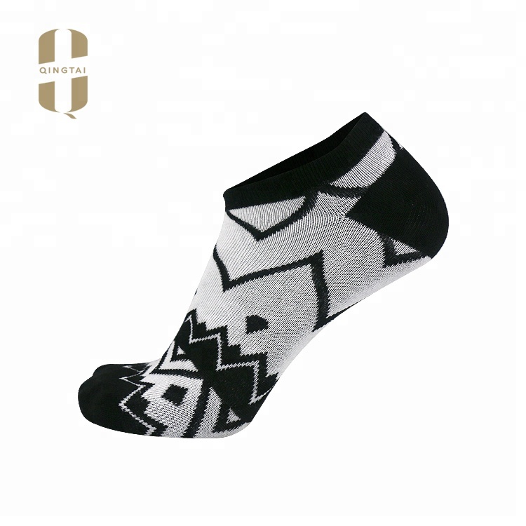 Wholesale custom fashionable Liner low cut black and white ankle men socks