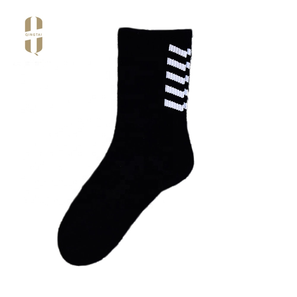 Wholesale factory long fashion street men's white cotton socks