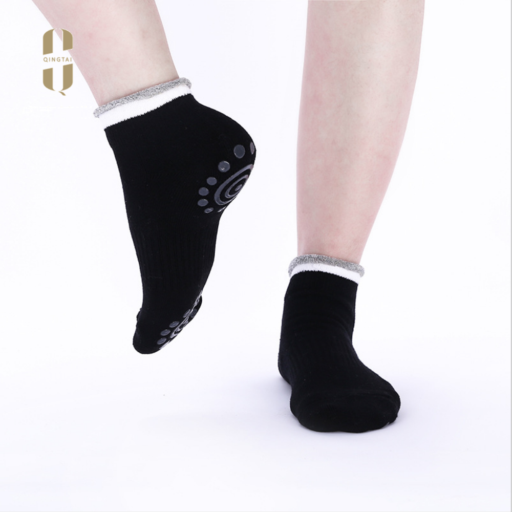 Wholesale colorful sport yoga women stripe cuff socks